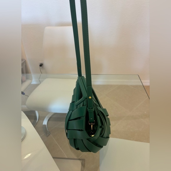 Green Woven Vegan Long Strap Handbag - Picture 8 of 9